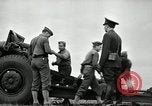 Image visiter agents latino-américain découvrez obusier 155 mm Fort Sill Oklahoma USA, 1942, de la seconde 25 séquences d'archives historiques vidéo 65675030493