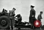 Image visiter agents latino-américain découvrez obusier 155 mm Fort Sill Oklahoma USA, 1942, de la seconde 26 séquences d'archives historiques vidéo 65675030493
