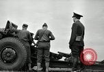 Image visiter agents latino-américain découvrez obusier 155 mm Fort Sill Oklahoma USA, 1942, de la seconde 30 séquences d'archives historiques vidéo 65675030493