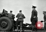Image visiter agents latino-américain découvrez obusier 155 mm Fort Sill Oklahoma USA, 1942, de la seconde 31 séquences d'archives historiques vidéo 65675030493
