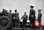 Image visiter agents latino-américain découvrez obusier 155 mm Fort Sill Oklahoma USA, 1942, de la seconde 35 séquences d'archives historiques vidéo 65675030493