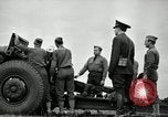 Image visiter agents latino-américain découvrez obusier 155 mm Fort Sill Oklahoma USA, 1942, de la seconde 37 séquences d'archives historiques vidéo 65675030493