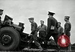 Image visiter agents latino-américain découvrez obusier 155 mm Fort Sill Oklahoma USA, 1942, de la seconde 41 séquences d'archives historiques vidéo 65675030493