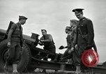Image visiter agents latino-américain découvrez obusier 155 mm Fort Sill Oklahoma USA, 1942, de la seconde 56 séquences d'archives historiques vidéo 65675030493