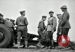 Image visiter agents latino-américain découvrez obusier 155 mm Fort Sill Oklahoma USA, 1942, de la seconde 61 séquences d'archives historiques vidéo 65675030493