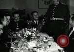 Immagine di Visita Latin American officer presso la cena negli USA United States USA, 1942, secondo 6 filmato di repertorio 65675030494