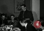 Immagine di Visita Latin American officer presso la cena negli USA United States USA, 1942, secondo 9 filmato di repertorio 65675030494