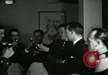 Immagine di Visita Latin American officer presso la cena negli USA United States USA, 1942, secondo 12 filmato di repertorio 65675030494