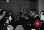 Immagine di Visita Latin American officer presso la cena negli USA United States USA, 1942, secondo 13 filmato di repertorio 65675030494