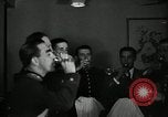 Immagine di Visita Latin American officer presso la cena negli USA United States USA, 1942, secondo 17 filmato di repertorio 65675030494
