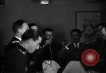 Immagine di Visita Latin American officer presso la cena negli USA United States USA, 1942, secondo 18 filmato di repertorio 65675030494