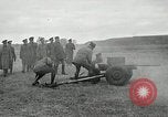 Immagine di Visita Latin American partecipare a sparo di 37mm pistole Fort Riley Kansas USA, 1942, secondo 27 filmato di repertorio 65675030495