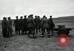 Immagine di Visita Latin American partecipare a sparo di 37mm pistole Fort Riley Kansas USA, 1942, secondo 36 filmato di repertorio 65675030495