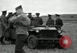 Immagine di Visita Latin American partecipare a sparo di 37mm pistole Fort Riley Kansas USA, 1942, secondo 43 filmato di repertorio 65675030495