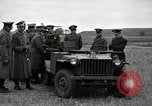 Immagine di Visita Latin American partecipare a sparo di 37mm pistole Fort Riley Kansas USA, 1942, secondo 45 filmato di repertorio 65675030495
