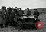 Immagine di Visita Latin American partecipare a sparo di 37mm pistole Fort Riley Kansas USA, 1942, secondo 50 filmato di repertorio 65675030495