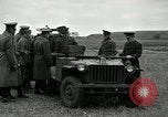 Immagine di Visita Latin American partecipare a sparo di 37mm pistole Fort Riley Kansas USA, 1942, secondo 52 filmato di repertorio 65675030495