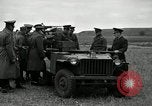 Immagine di Visita Latin American partecipare a sparo di 37mm pistole Fort Riley Kansas USA, 1942, secondo 53 filmato di repertorio 65675030495