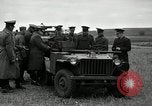 Immagine di Visita Latin American partecipare a sparo di 37mm pistole Fort Riley Kansas USA, 1942, secondo 55 filmato di repertorio 65675030495