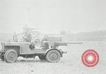 Immagine di Visita Latin American partecipare a sparo di 37mm pistole Fort Riley Kansas USA, 1942, secondo 58 filmato di repertorio 65675030495