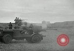 Immagine di Visita Latin American partecipare a sparo di 37mm pistole Fort Riley Kansas USA, 1942, secondo 59 filmato di repertorio 65675030495