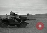 Immagine di Visita Latin American partecipare a sparo di 37mm pistole Fort Riley Kansas USA, 1942, secondo 61 filmato di repertorio 65675030495