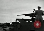 Image visiter agents latino-américaine à obtenir une expérience pratique avec le pistolet Fort Riley Kansas USA, 1942, de la seconde 5 séquences d'archives historiques vidéo 65675030496