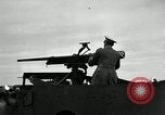 Image visiter agents latino-américaine à obtenir une expérience pratique avec le pistolet Fort Riley Kansas USA, 1942, de la seconde 8 séquences d'archives historiques vidéo 65675030496