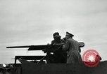 Image visiter agents latino-américaine à obtenir une expérience pratique avec le pistolet Fort Riley Kansas USA, 1942, de la seconde 14 séquences d'archives historiques vidéo 65675030496