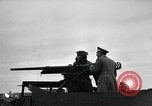 Image visiter agents latino-américaine à obtenir une expérience pratique avec le pistolet Fort Riley Kansas USA, 1942, de la seconde 17 séquences d'archives historiques vidéo 65675030496