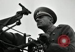 Image visiter agents latino-américaine à obtenir une expérience pratique avec le pistolet Fort Riley Kansas USA, 1942, de la seconde 36 séquences d'archives historiques vidéo 65675030496