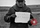 Image visiter agents latino-américaine à obtenir une expérience pratique avec le pistolet Fort Riley Kansas USA, 1942, de la seconde 39 séquences d'archives historiques vidéo 65675030496