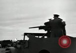 Image visiter agents latino-américaine à obtenir une expérience pratique avec le pistolet Fort Riley Kansas USA, 1942, de la seconde 43 séquences d'archives historiques vidéo 65675030496