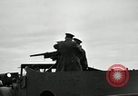 Image visiter agents latino-américaine à obtenir une expérience pratique avec le pistolet Fort Riley Kansas USA, 1942, de la seconde 44 séquences d'archives historiques vidéo 65675030496