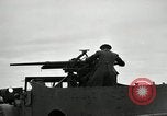 Image visiter agents latino-américaine à obtenir une expérience pratique avec le pistolet Fort Riley Kansas USA, 1942, de la seconde 46 séquences d'archives historiques vidéo 65675030496