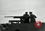 Image visiter agents latino-américaine à obtenir une expérience pratique avec le pistolet Fort Riley Kansas USA, 1942, de la seconde 50 séquences d'archives historiques vidéo 65675030496