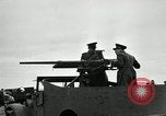 Image visiter agents latino-américaine à obtenir une expérience pratique avec le pistolet Fort Riley Kansas USA, 1942, de la seconde 53 séquences d'archives historiques vidéo 65675030496