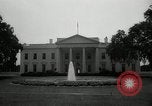 Standbild Bob Hope Washington DC White House USA, 1963, aus Sekunde 10 historischem Filmmaterial Videoclip 65675030505
