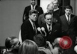 Standbild Bob Hope Washington DC White House USA, 1963, aus Sekunde 14 historischem Filmmaterial Videoclip 65675030505
