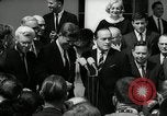 Standbild Bob Hope Washington DC White House USA, 1963, aus Sekunde 20 historischem Filmmaterial Videoclip 65675030505