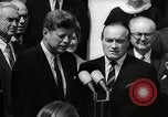 Standbild Bob Hope Washington DC White House USA, 1963, aus Sekunde 24 historischem Filmmaterial Videoclip 65675030505