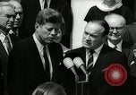 Standbild Bob Hope Washington DC White House USA, 1963, aus Sekunde 25 historischem Filmmaterial Videoclip 65675030505