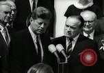 Standbild Bob Hope Washington DC White House USA, 1963, aus Sekunde 27 historischem Filmmaterial Videoclip 65675030505