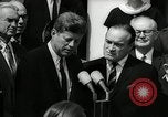 Standbild Bob Hope Washington DC White House USA, 1963, aus Sekunde 28 historischem Filmmaterial Videoclip 65675030505