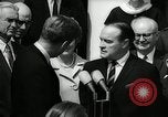 Standbild Bob Hope Washington DC White House USA, 1963, aus Sekunde 30 historischem Filmmaterial Videoclip 65675030505