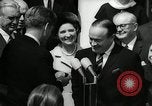 Standbild Bob Hope Washington DC White House USA, 1963, aus Sekunde 36 historischem Filmmaterial Videoclip 65675030505