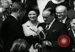 Standbild Bob Hope Washington DC White House USA, 1963, aus Sekunde 40 historischem Filmmaterial Videoclip 65675030505