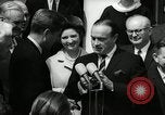 Standbild Bob Hope Washington DC White House USA, 1963, aus Sekunde 44 historischem Filmmaterial Videoclip 65675030505