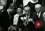 Standbild Bob Hope Washington DC White House USA, 1963, aus Sekunde 45 historischem Filmmaterial Videoclip 65675030505
