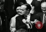 Standbild Bob Hope Washington DC White House USA, 1963, aus Sekunde 51 historischem Filmmaterial Videoclip 65675030505